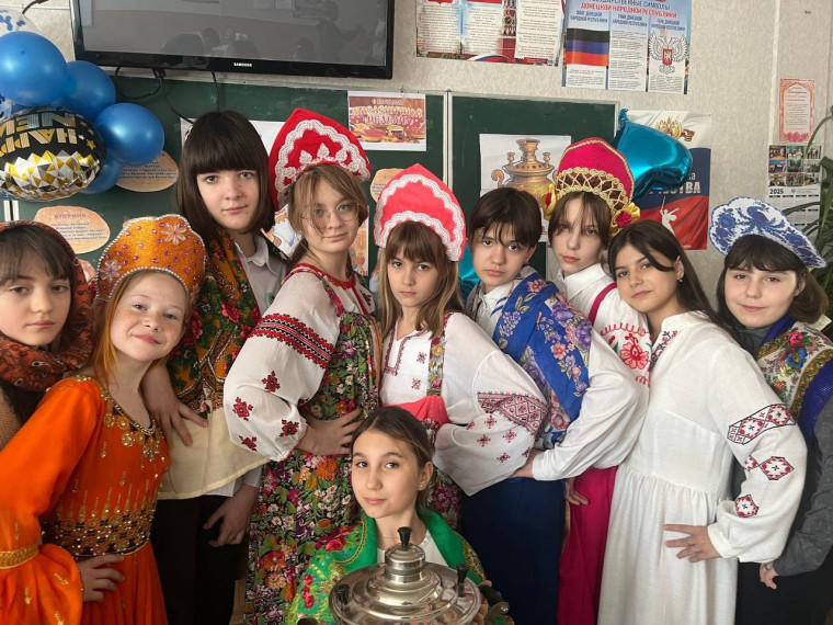 Масленицу гулять - зиму провожать!.