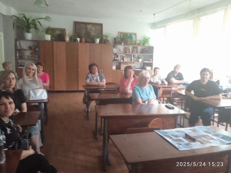 В 10 классе прошло родительское собрание на тему профилактики вовлечения подростков в деструктивную деятельность.